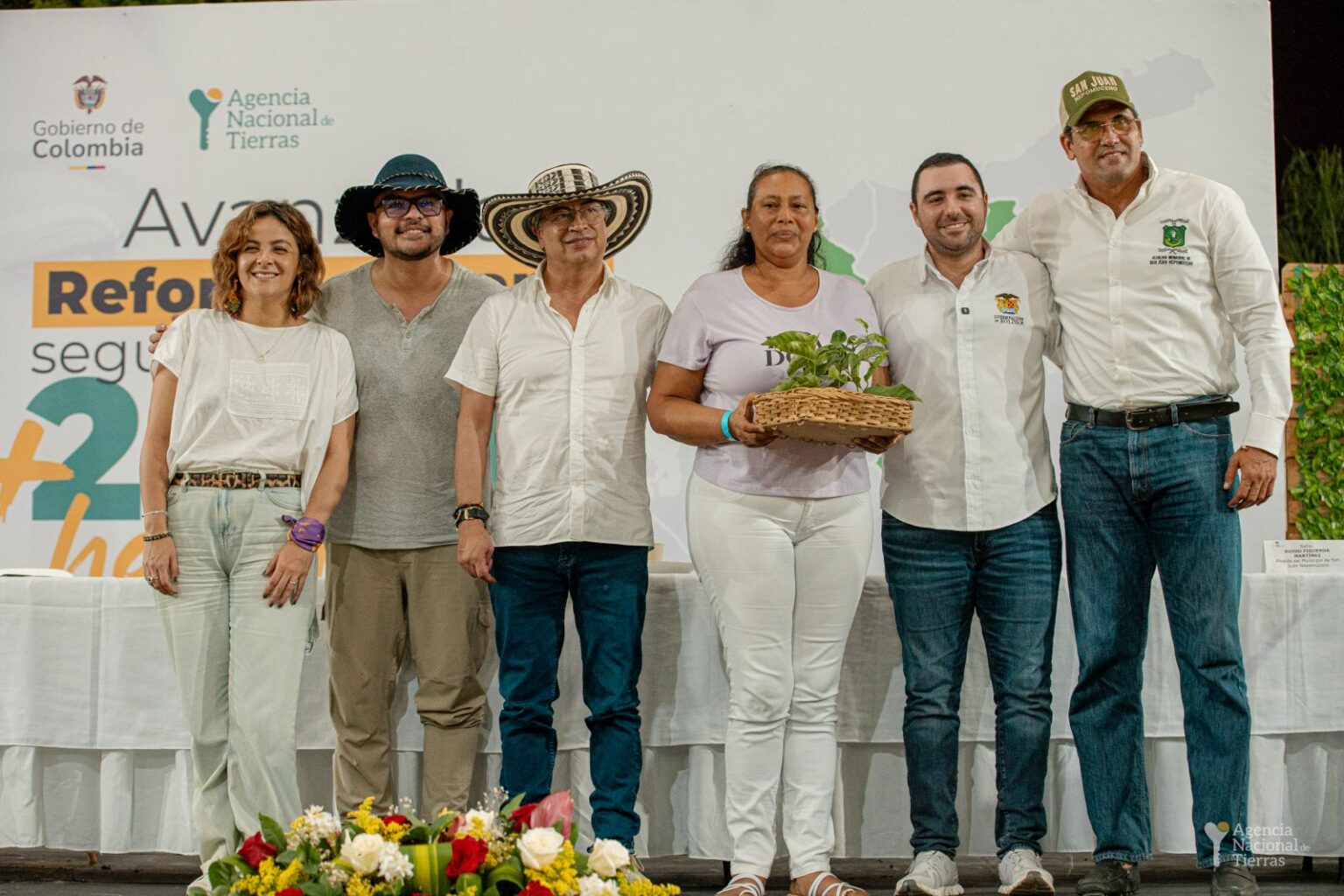 Entrega más de 2.000 hectáreas a 182 familias campesinas en Bolívar, Cesar y Sucre