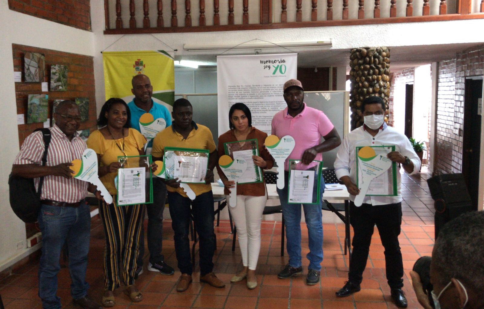 Representantes de las comunidades negras que recibieron titulación por parte de la ANT