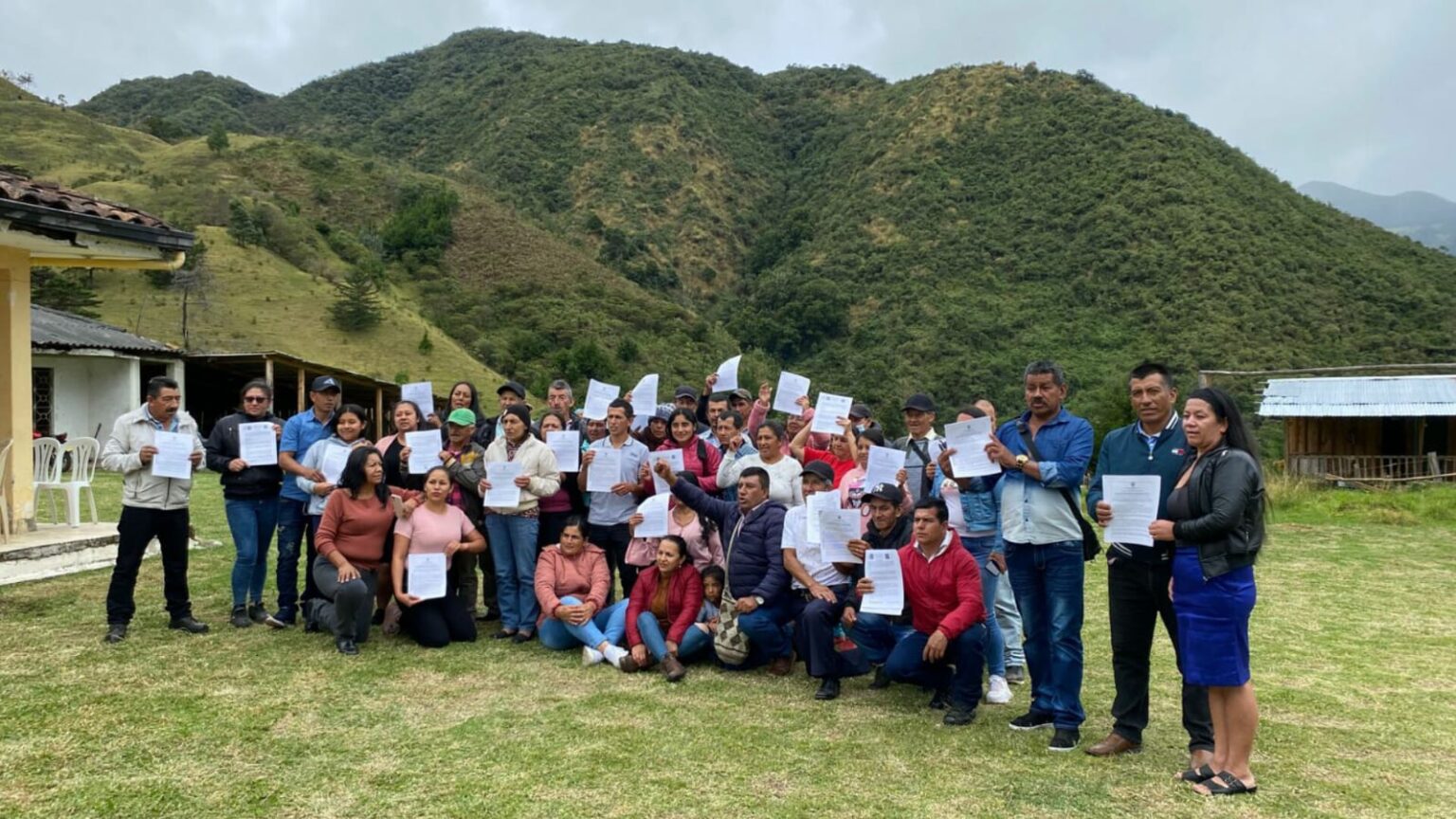 Familias de la Asociación Nacional de Usuarios Campesinos (ANUC) en el Cauca.