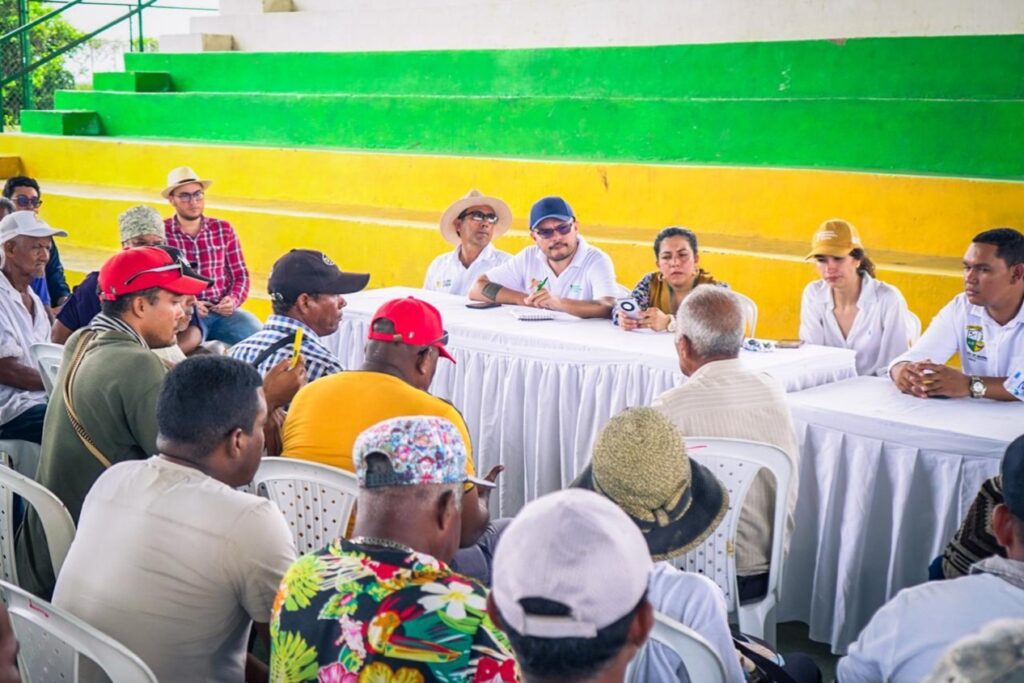Campesinos-y-funcionarios-de-ant-en-comite-de-recuperacion-de-baldios