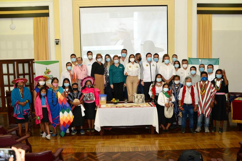 Funcionarios de la ANT junto a comunidades de bucaramanga