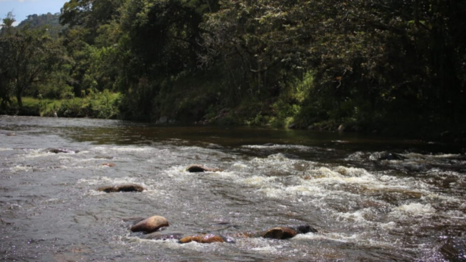 Fotografía de un río en Boyacá.