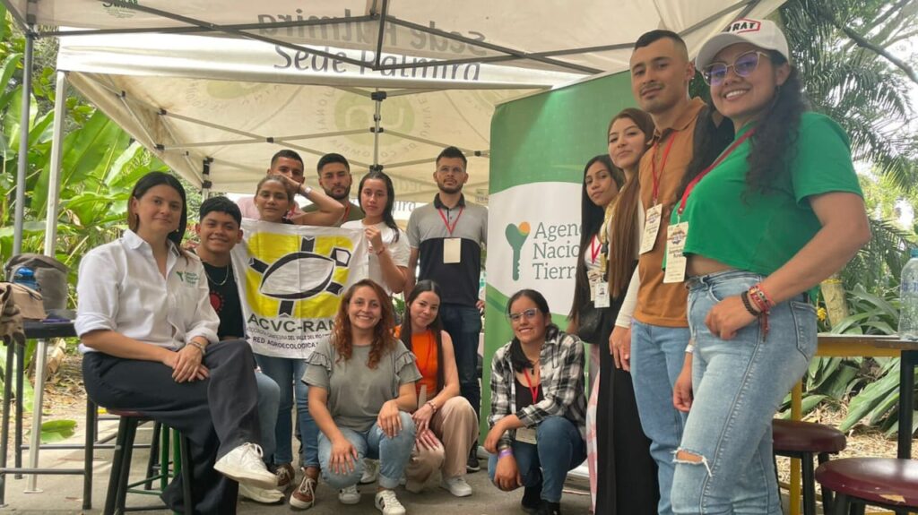 Fotografía de algunos jóvenes en el Primer Encuentro Nacional de Juventudes Rurales, en Palmira.