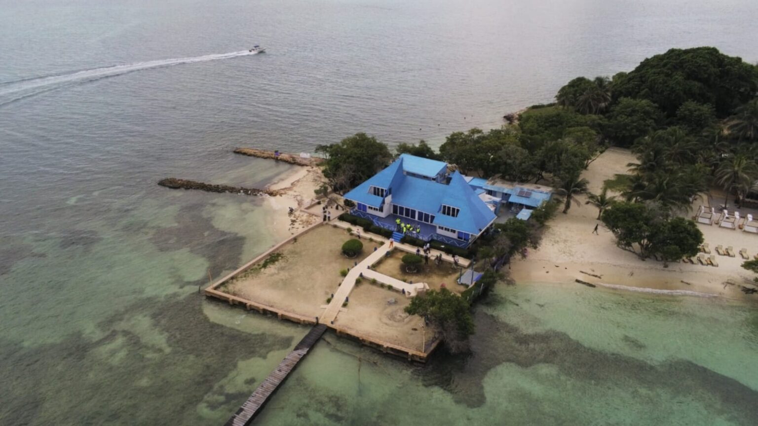 Fotografía aérea de un baldío recuperado en Islas del Rosario.