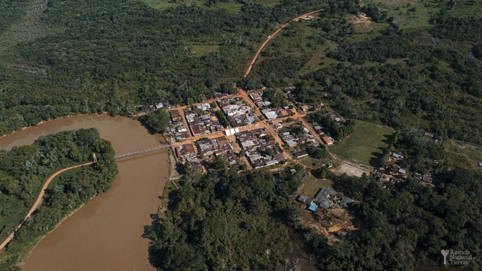 Foto aérea del río Güejar.