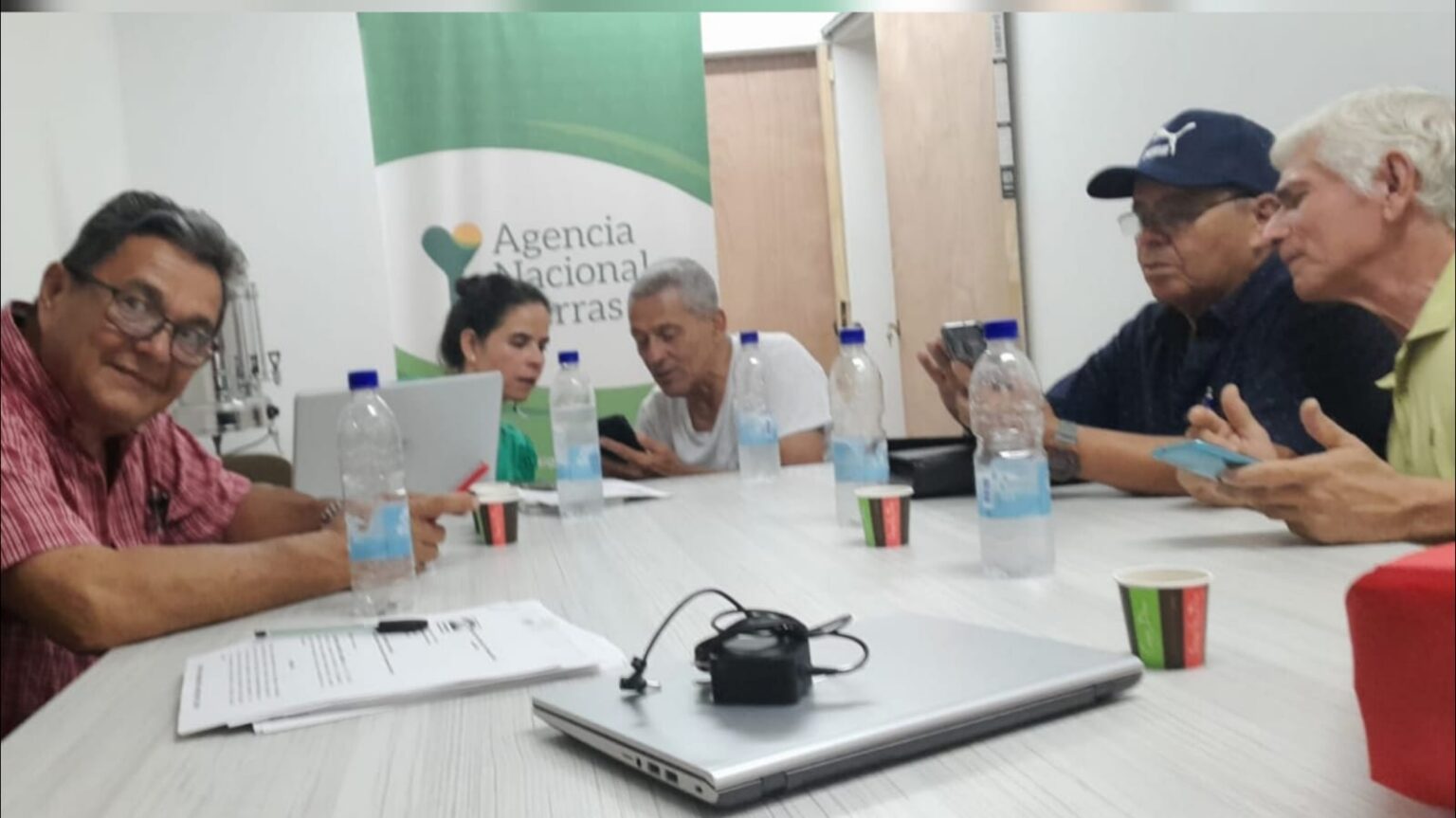 Representantes del Comité Departamental del Paro Agrario y de la Agencia Nacional de Tierras – ANT en una mesa de concertación y diálogo