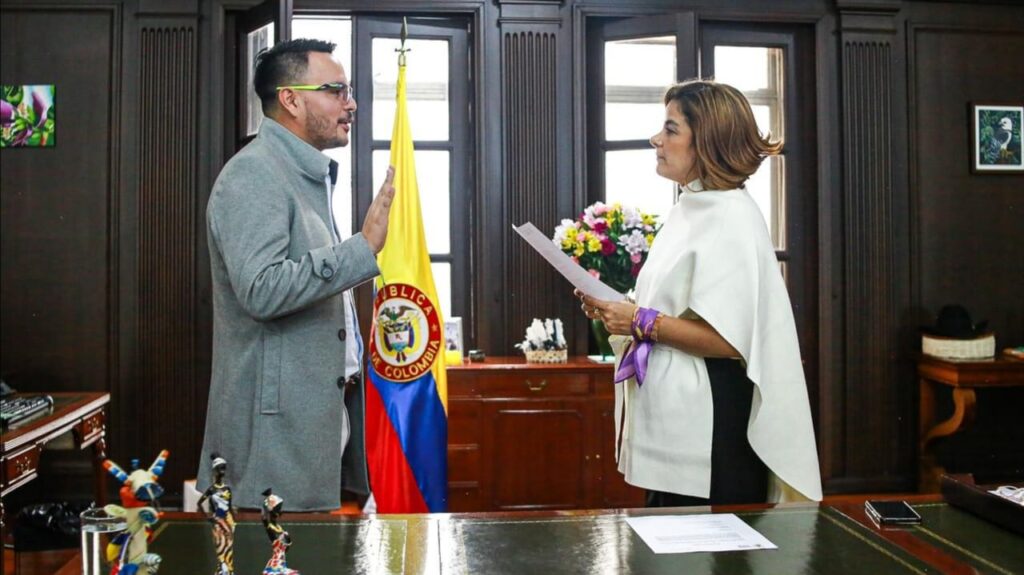 La ministra de Agricultura y Desarrollo Rural, Jhenifer Mojica, nombrando en la dirección general de la Agencia a Juan Felipe Harman Ortiz