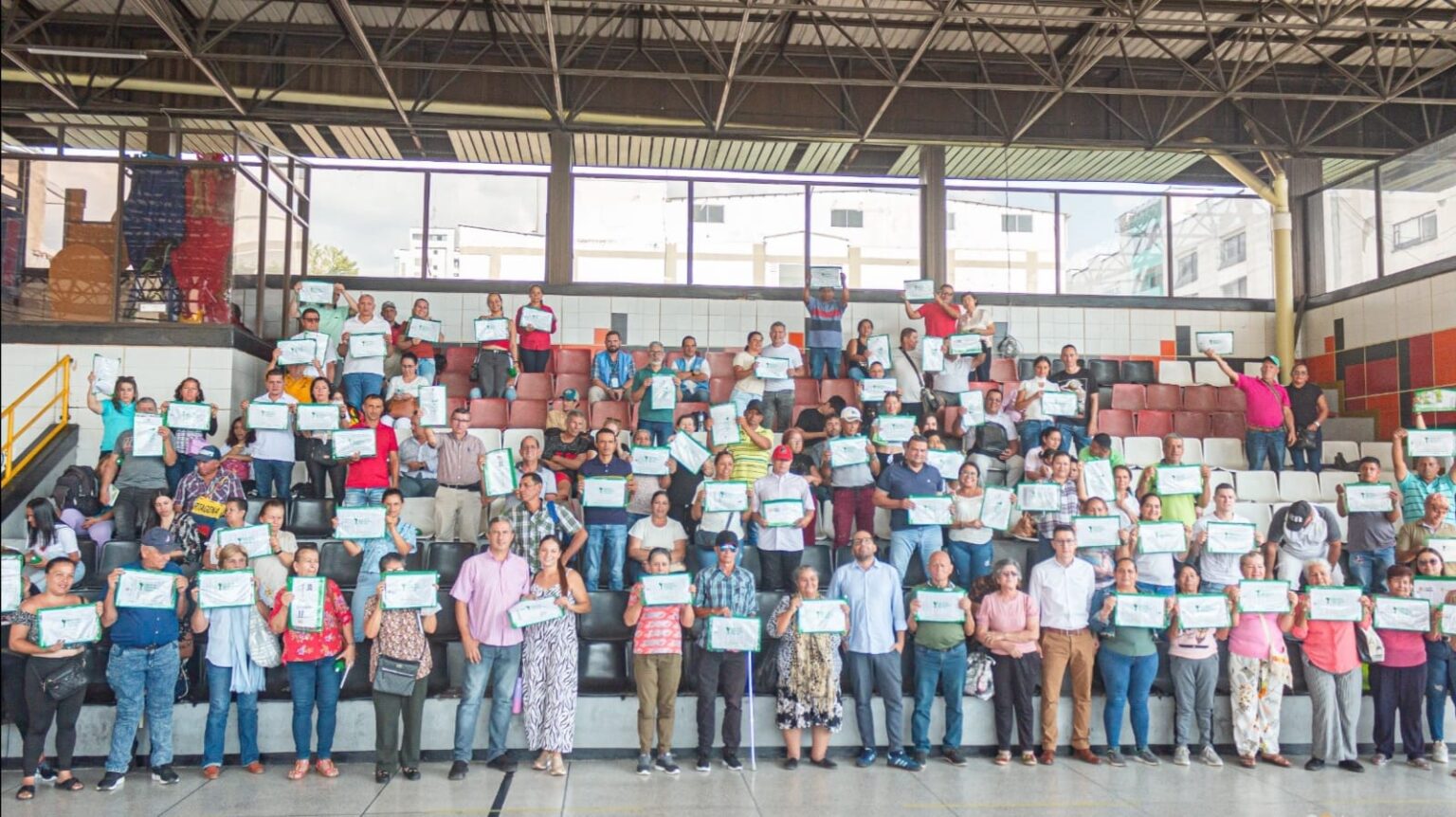 Entrega de 94 títulos a población rural de Pereira