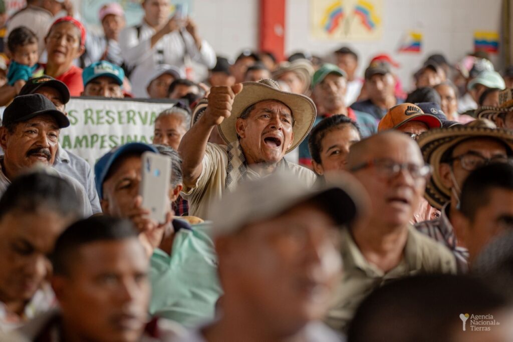 Lideres campesinos en acto publico de zona de reserva campesina del alto sinu