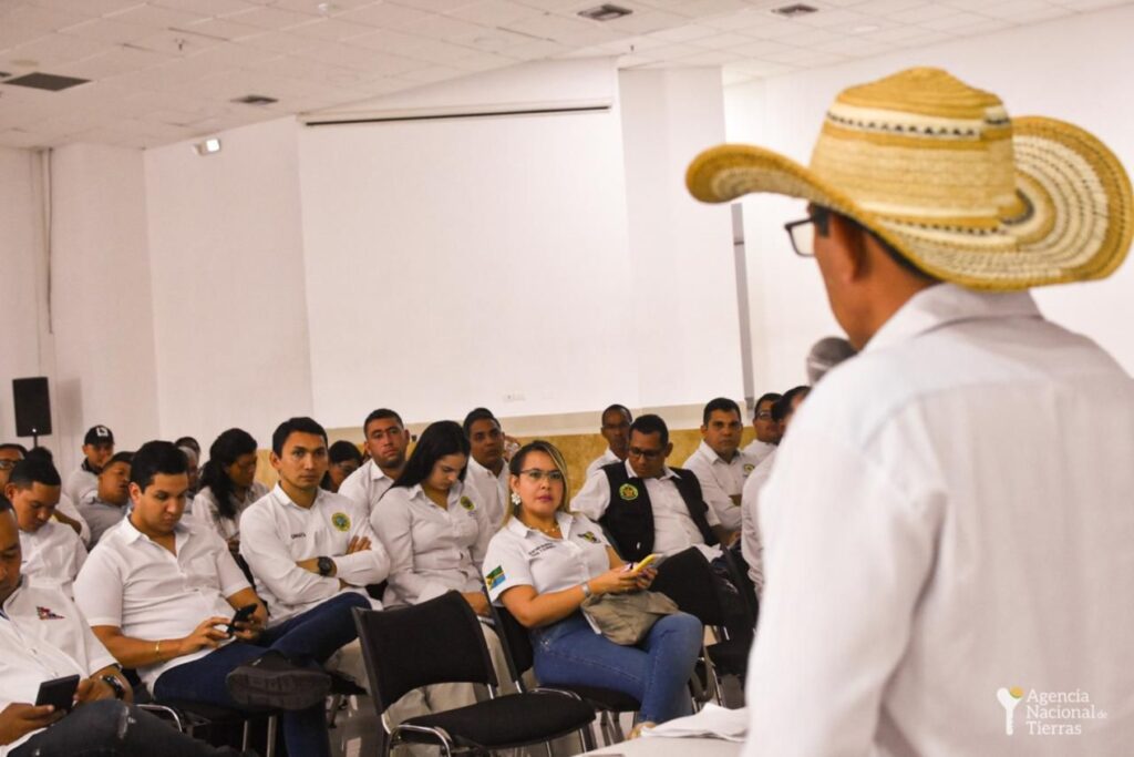 Mesa territorial para el impulso de la reforma agraria entre alcaldes de Bolívar y funcionarios de ANT