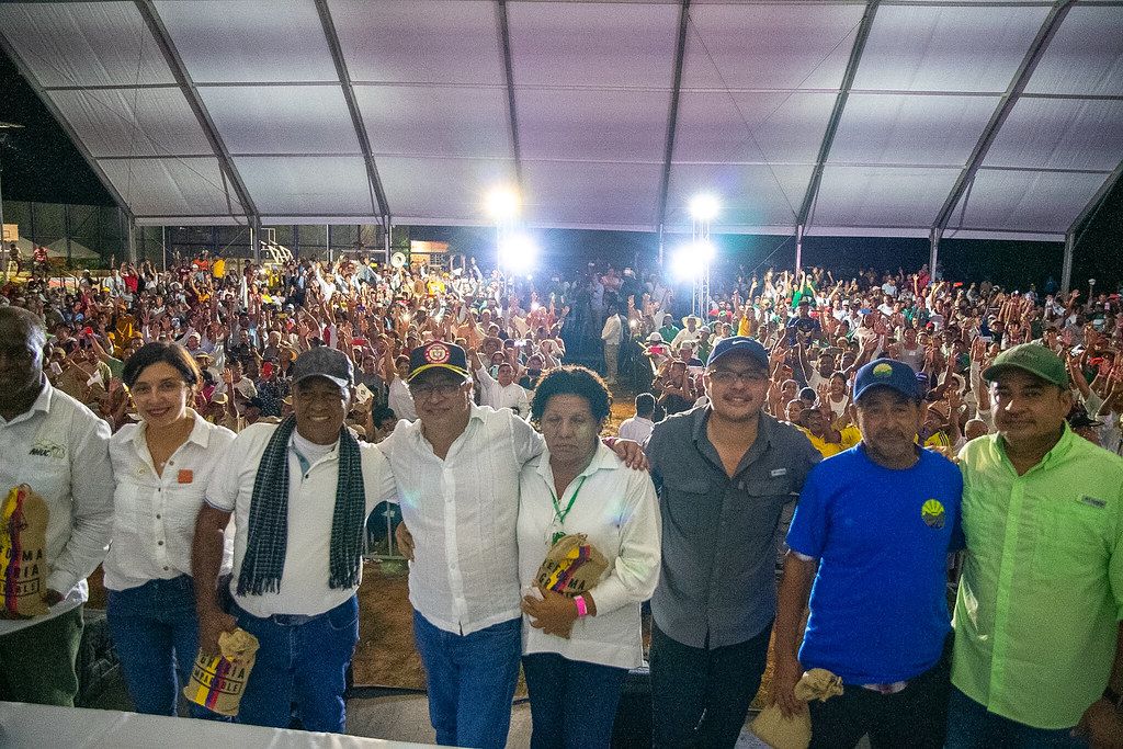 Equipo de gobierno de la reforma Agraria en entrega masiva de predios en el Cesar