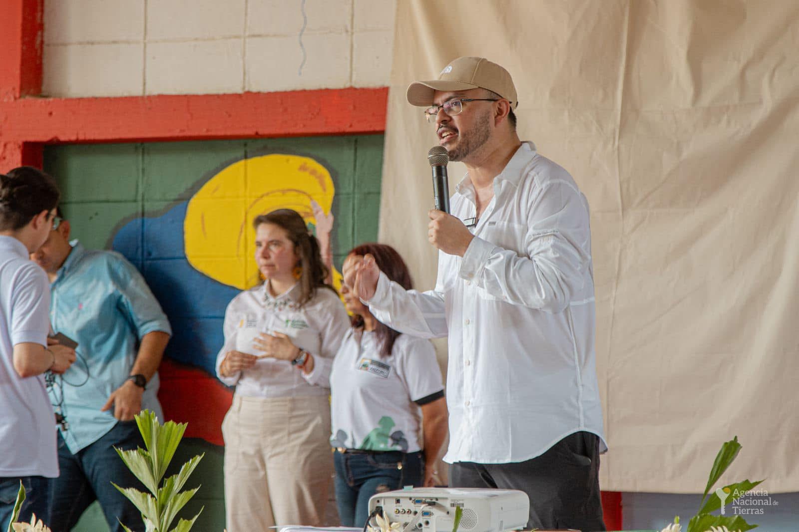 Director ant en constitución de reserva campesina del alto Sinú