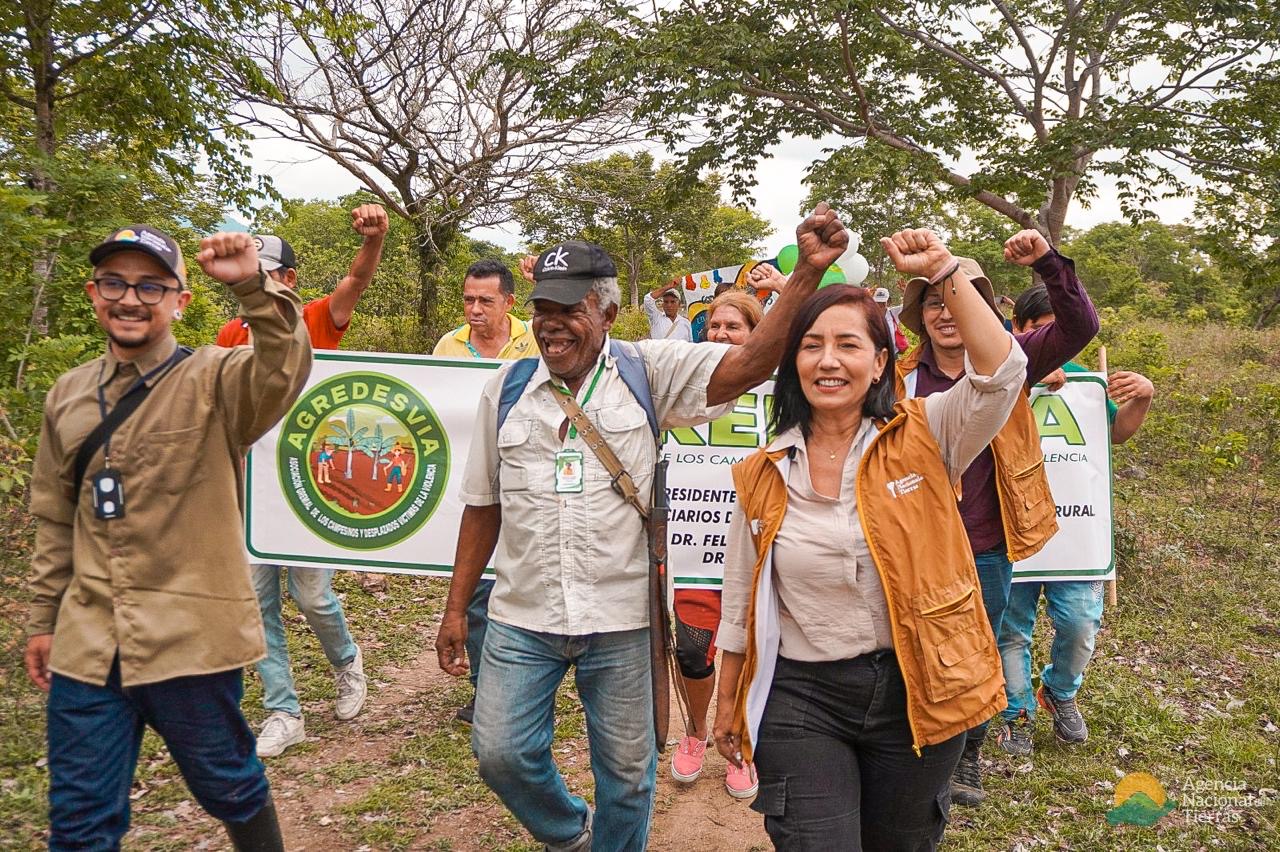 asociacion-de-campesinos-en-entrega-de-tierras-cesar