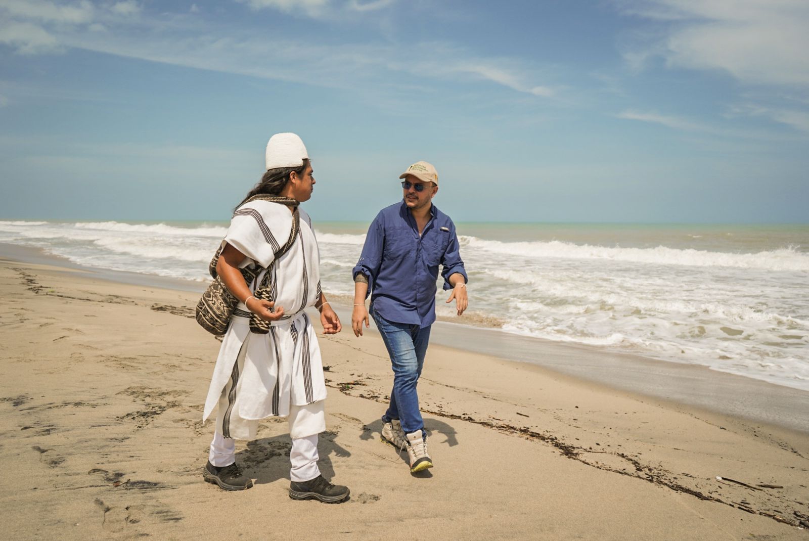 director-ant-junto-a-indigena-arhuaco