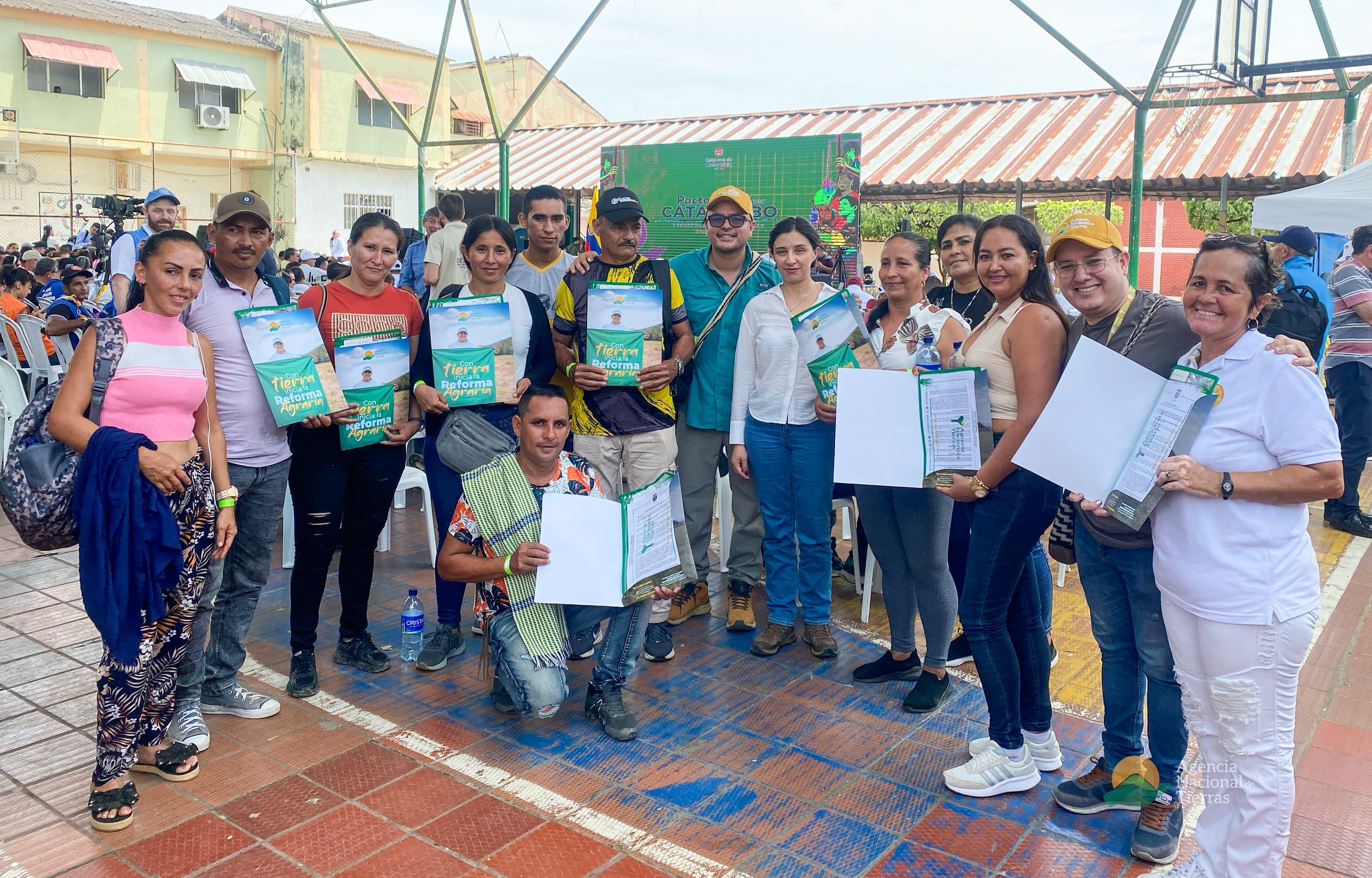 familias-de-tibu-reciben-titulos-de-tierras