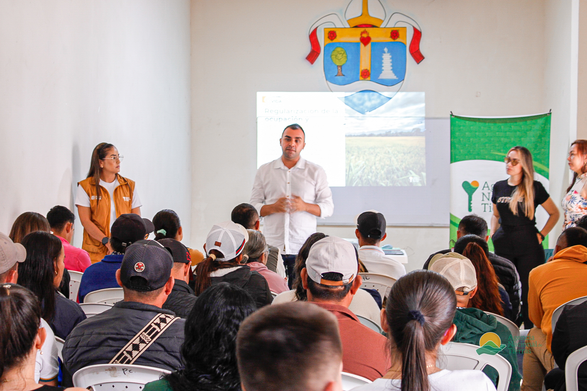 funcionarios-ant-socializando-plan-cattumbo