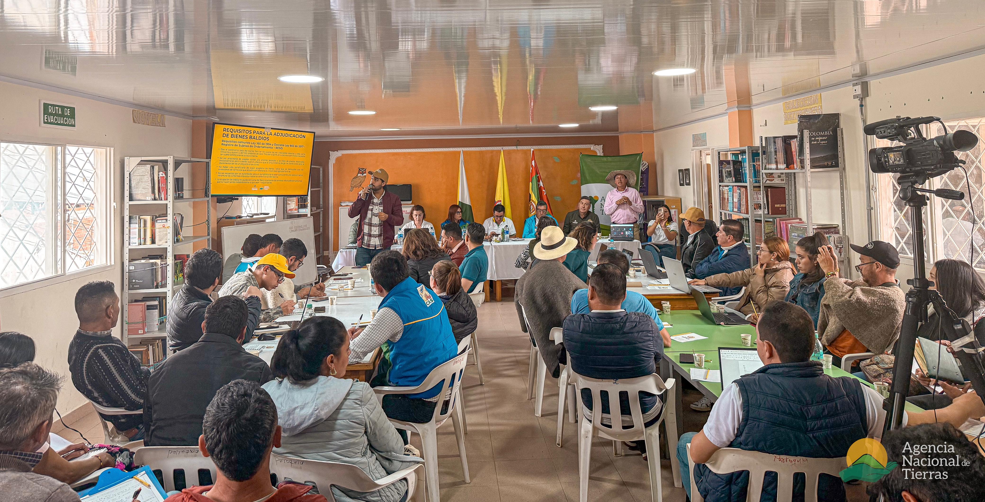 campesinos-en-mesas-de-dialogo-saneamiento-de-predios-santander
