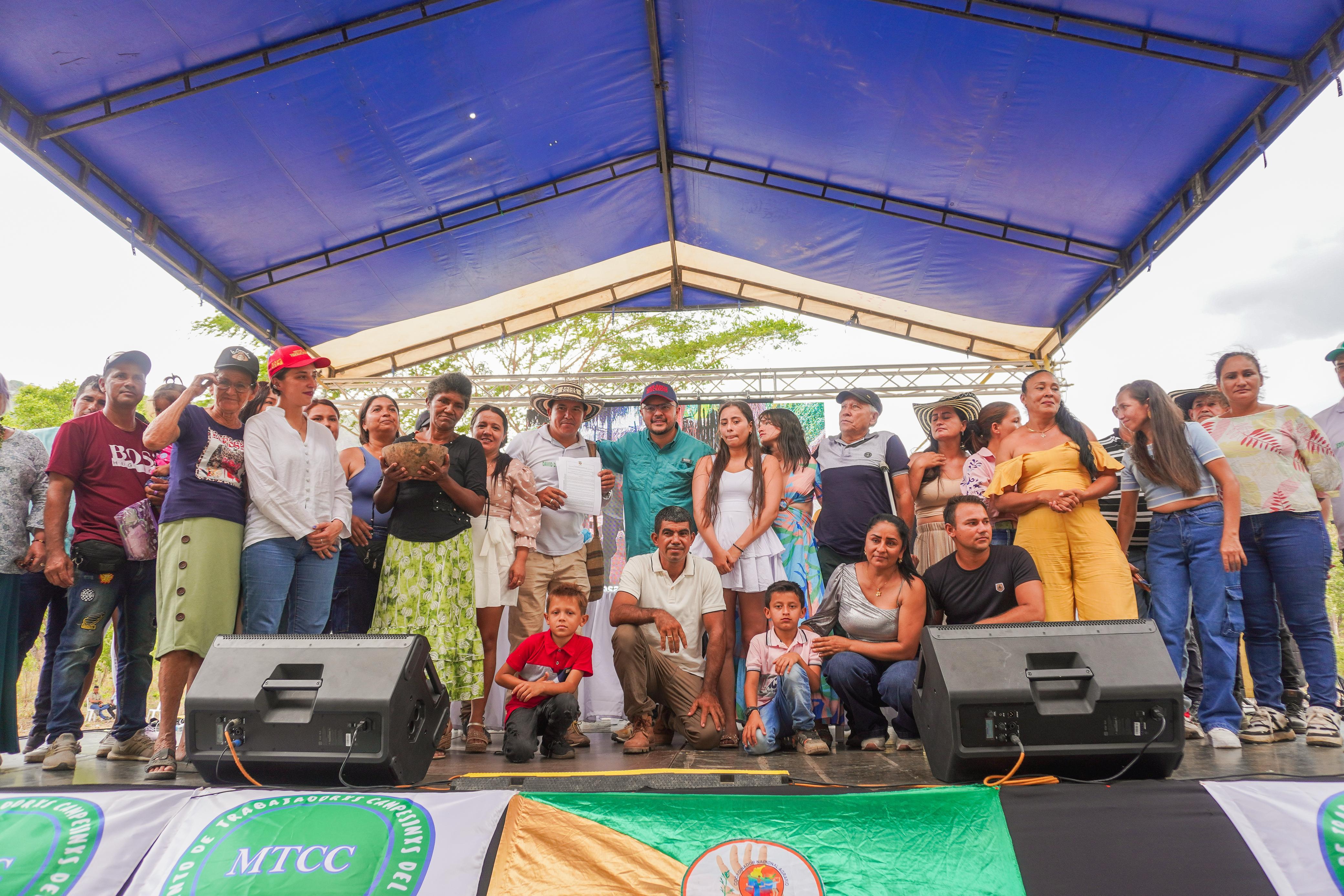 campesinos-y-funcionarios-ministerio-de-agricultura-constitucion-primer-territorio-campesino-agroalimentario-del-cesar