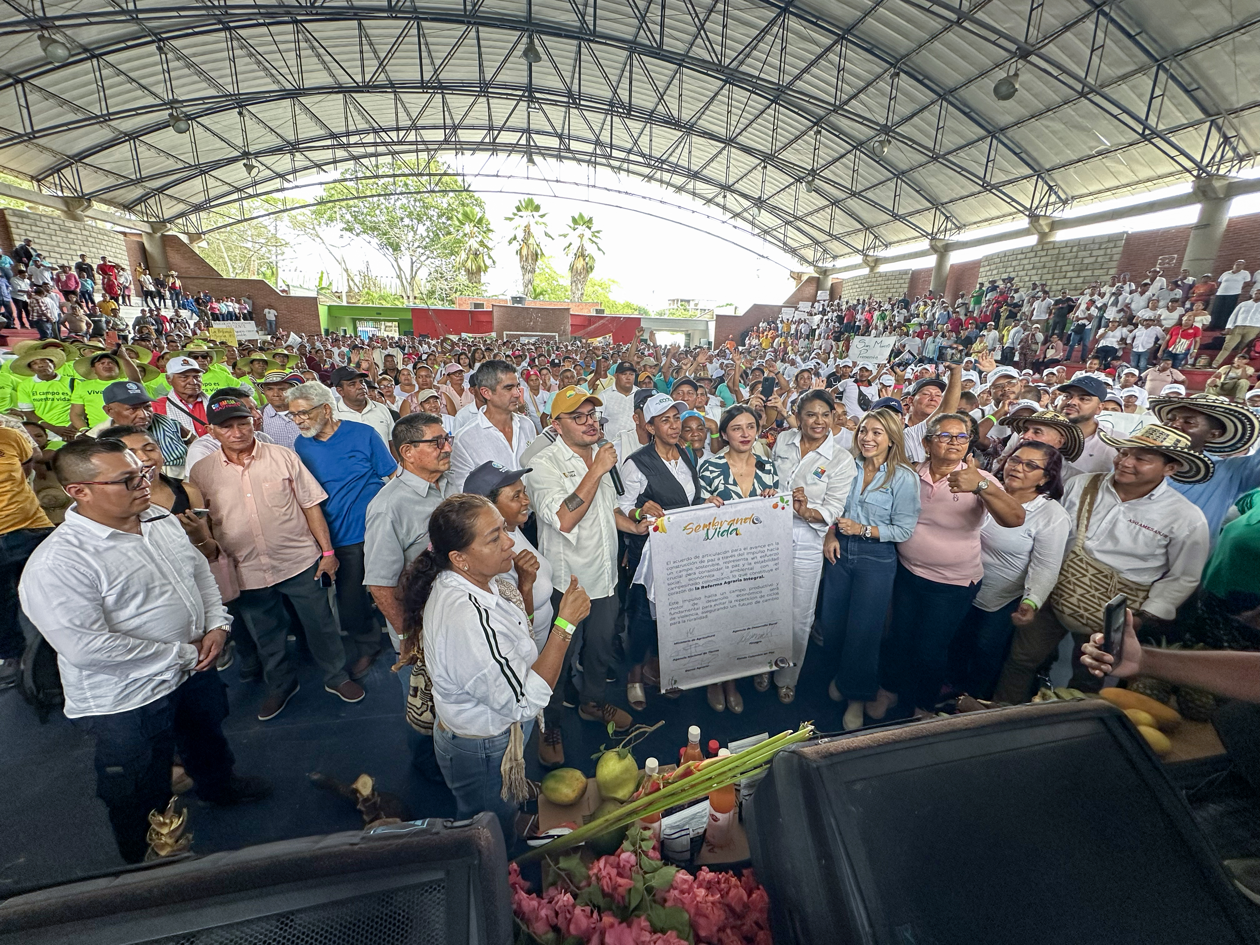 funcionarios-agencia-nacional-de-tierras-presente-en-sucre-junto-a-campesinos