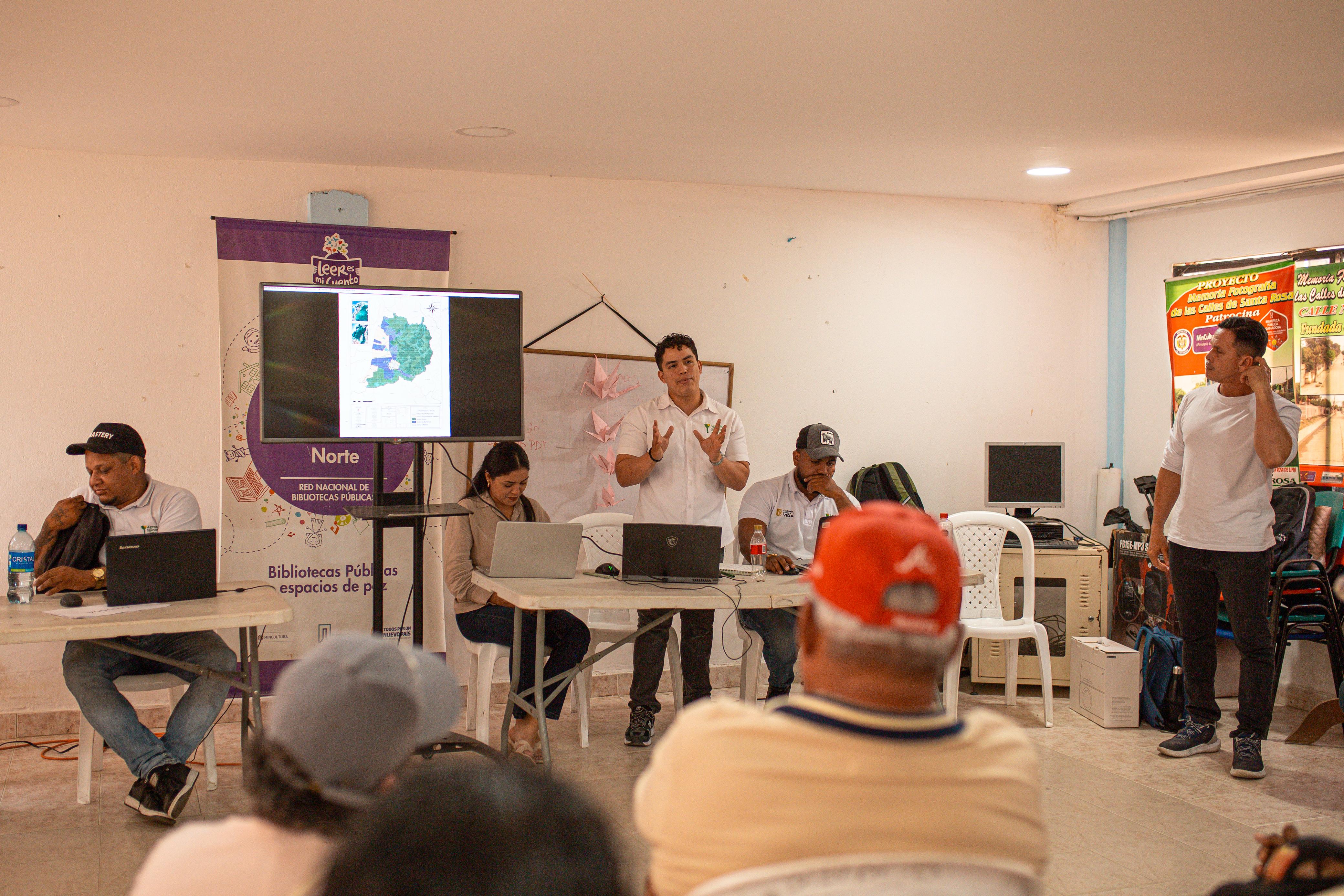 funcionarios-y-campesinos-en-microbarridos-tierras-formalizadas-en-bolivar