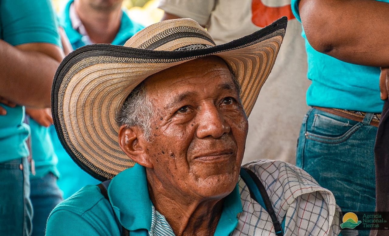anciano-campesino-sonriendo