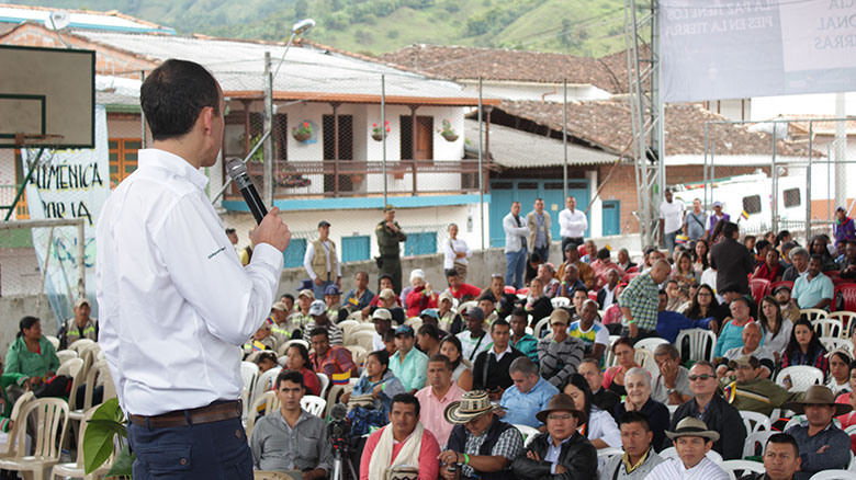 La ANT hablando con comunidades indigenas 