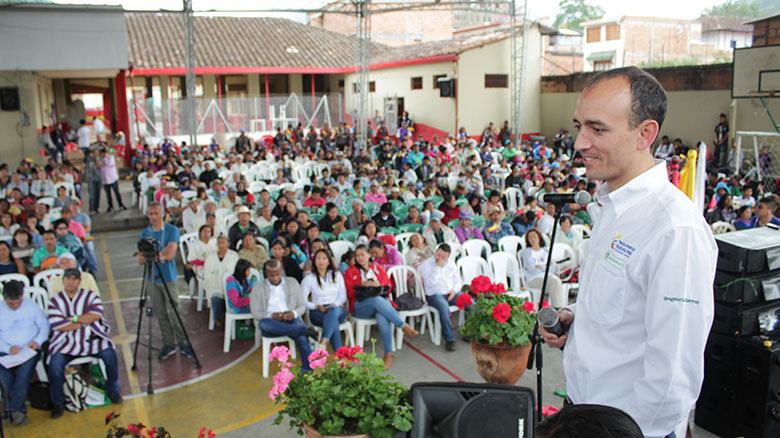 La ANT hablando con comunidades indigenas 