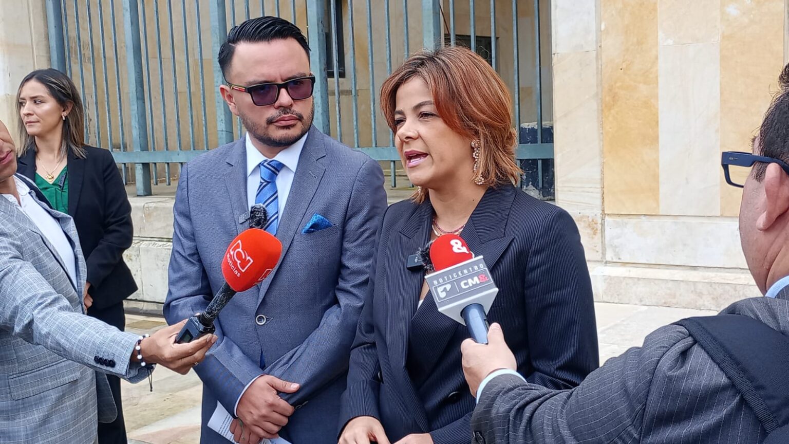 Ministra Mojica dando declaraciones.