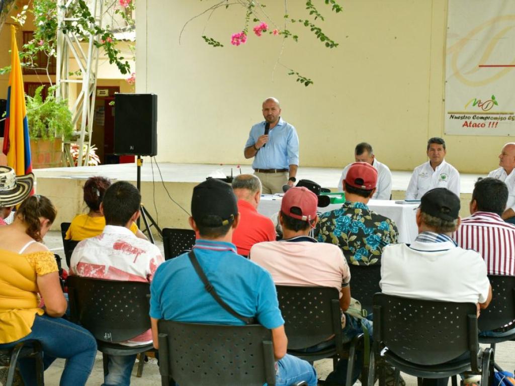 Algunos de los asistentes a la sesión de entrega de títulos.