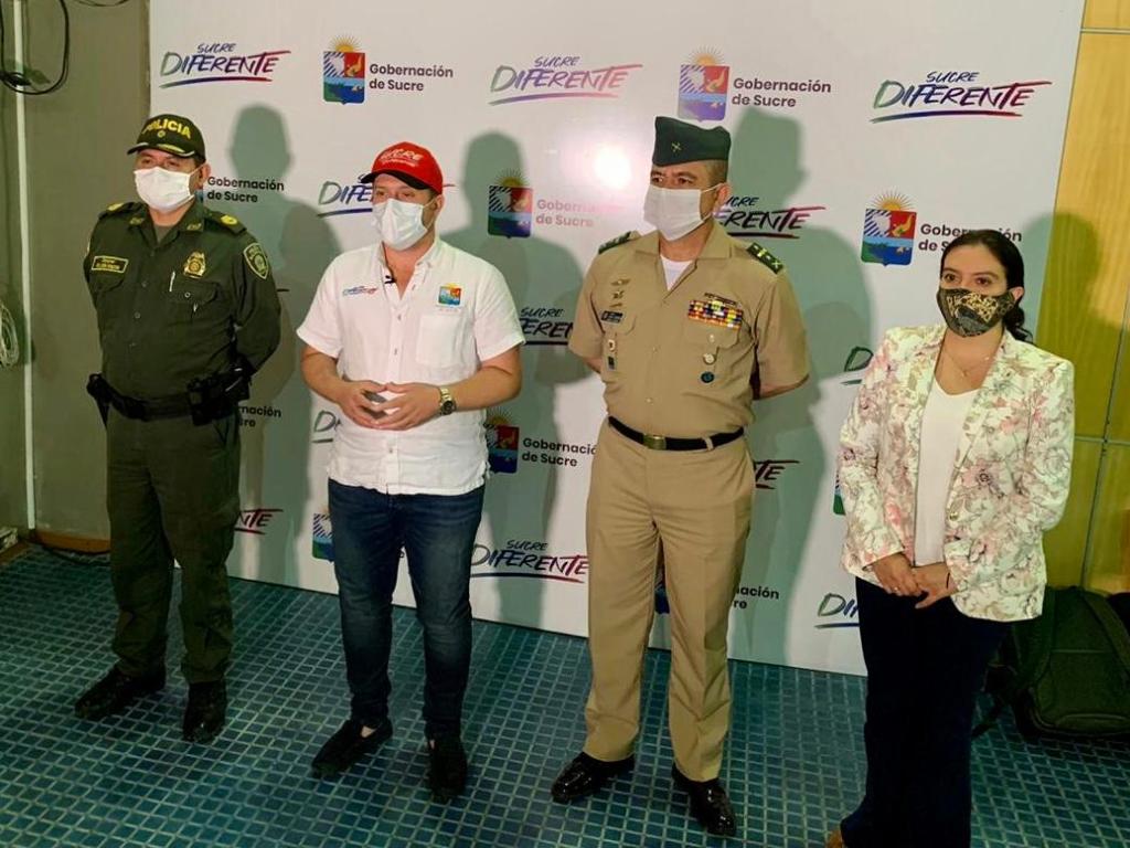 Se observan algunos funcionarios de la policía y gobernación de sucre