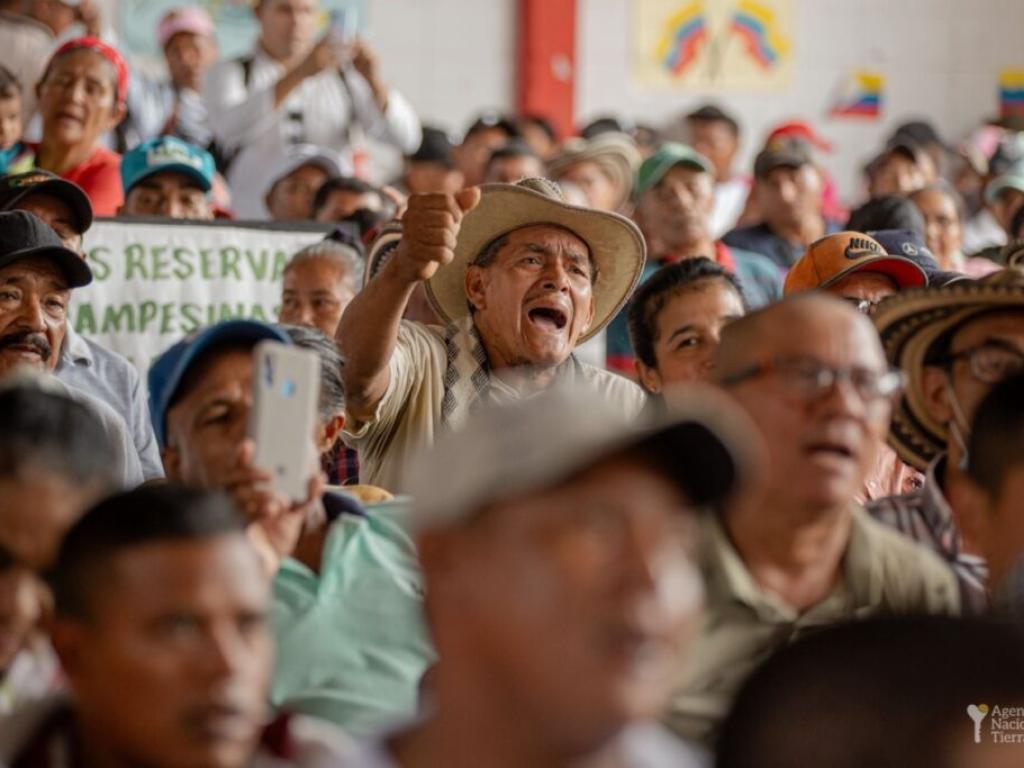 Lideres campesinos en acto publico de zona de reserva campesina del alto sinu