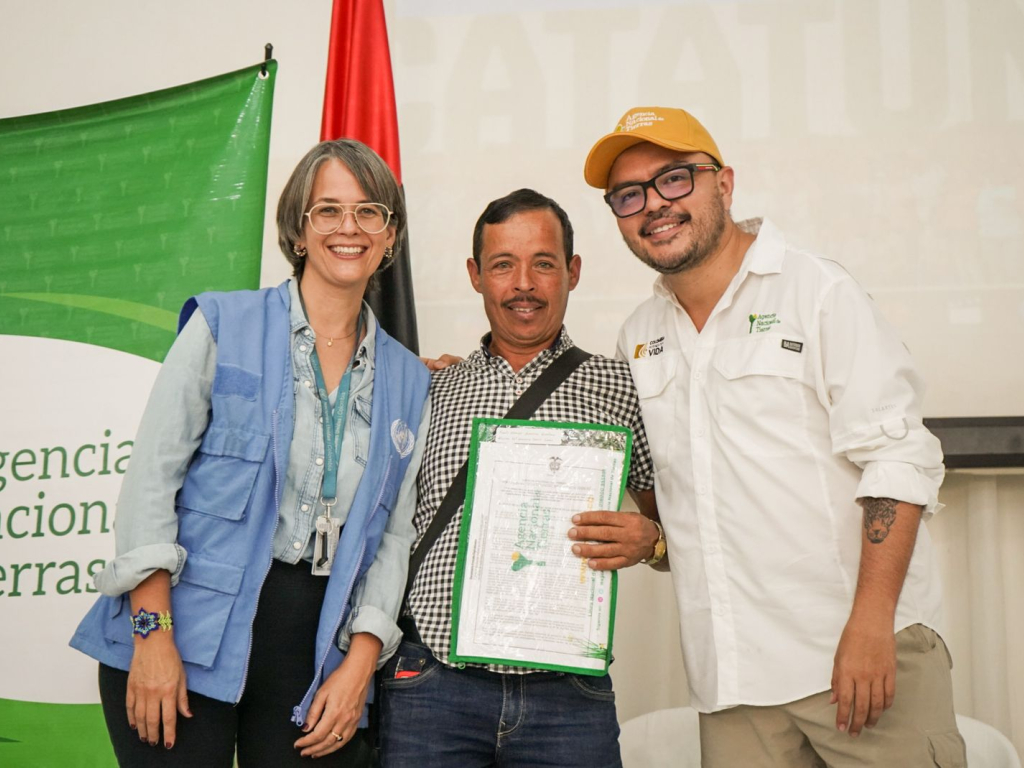 abrego-escenario-primera-entrega-masiva-titulos-agencia-ant