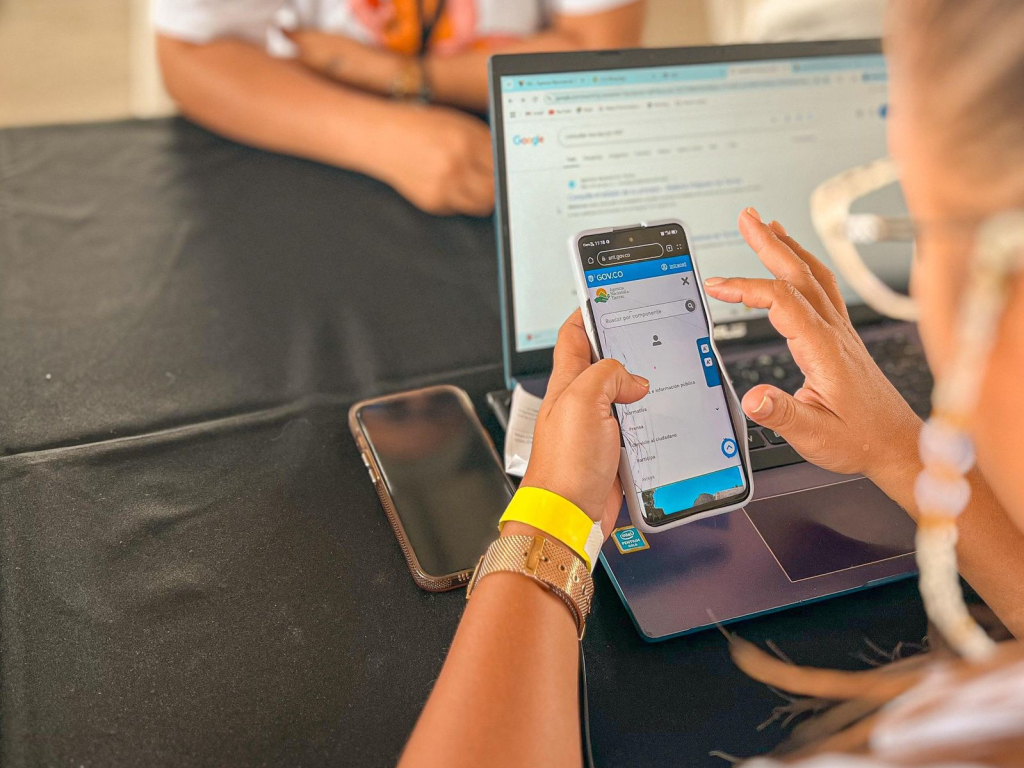 celular-con-portal-web-ant-abierto