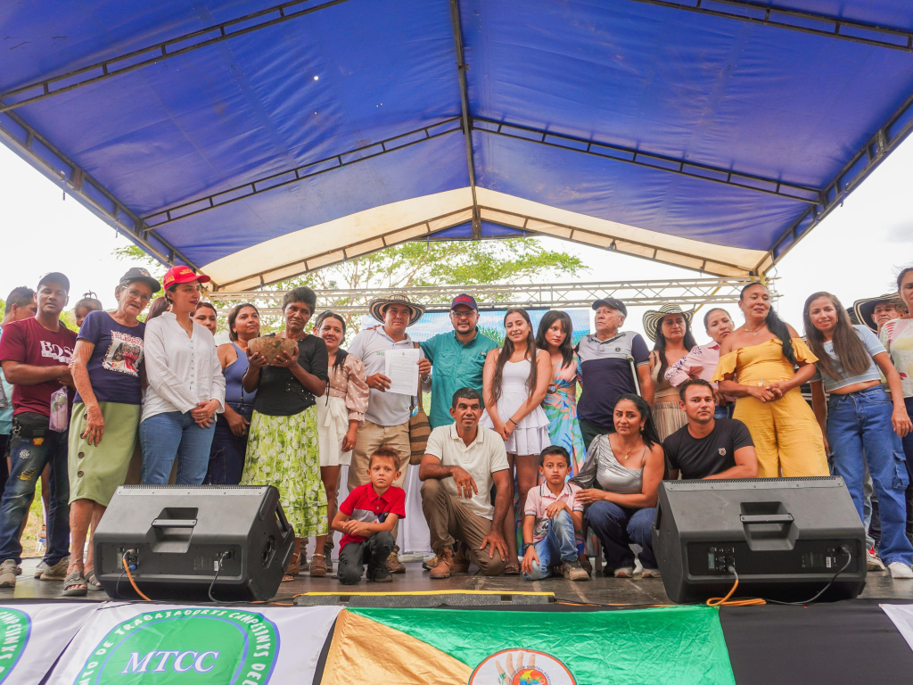 campesinos-y-funcionarios-ministerio-de-agricultura-constitucion-primer-territorio-campesino-agroalimentario-del-cesar