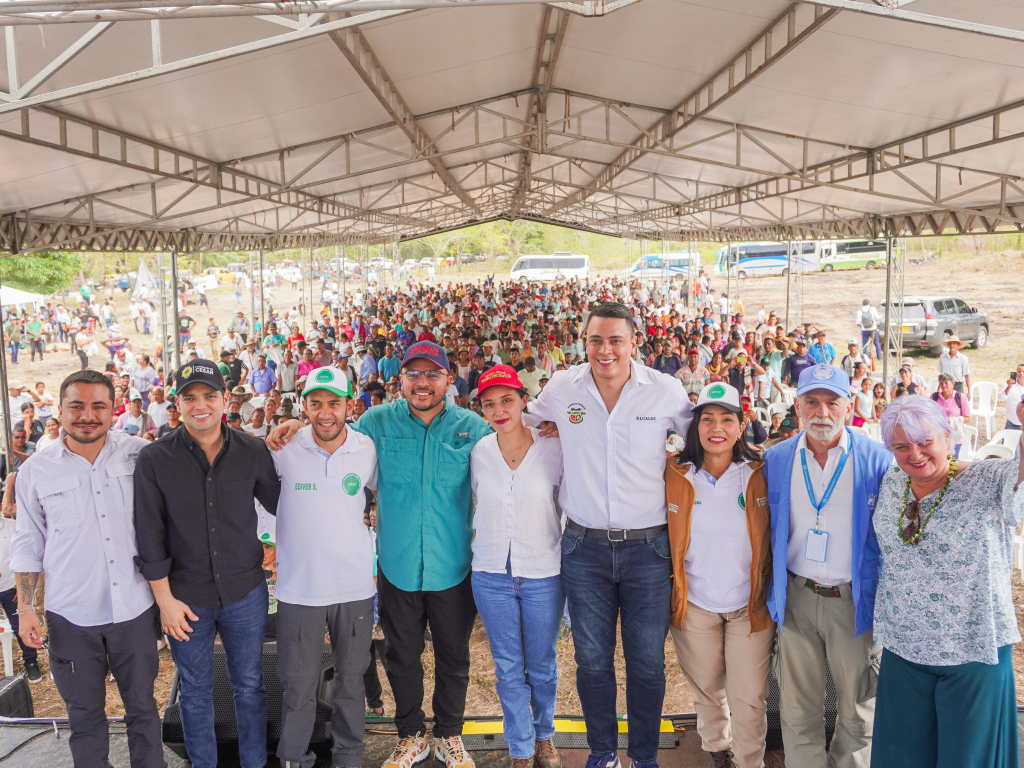 campesinos-y-funcionarios-ministerio-de-agricultura-constitucion-primer-territorio-campesino-agroalimentario-del-cesar