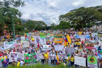 Marchando a favor de la Reforma Agraria en calles de Villavicencio