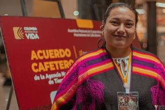 Mujer en la asamblea cafetera.
