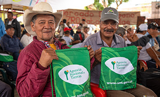Campesinos con avisos de la ANT